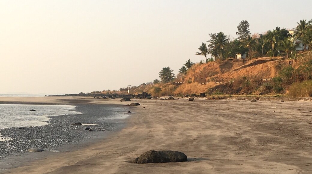 This is approx 20 Kms from Dapoli , Ratnagiri and view from this place is amazing