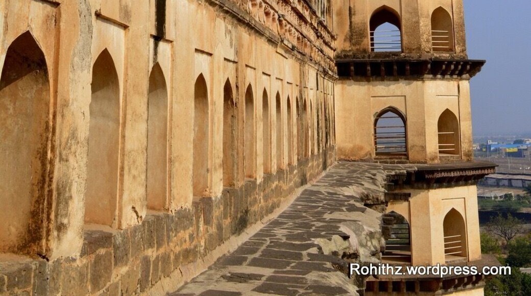 Golgumbaz I would call this place as an acoustic wonder & is the most famous monument in Bijapur. It is the tomb of Mohammed Adil Shah (ruled 1627-1657). It is the largest dome ever built in India, next in size only to St Peter’s Basilica in Rome.
#architecture #history