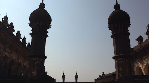 Ibrahim Rauza (‘Rauza’ means “tomb”) also known as Ali Rauza, built in 1627, contains the tomb of Ibrahim Adil Shah II and his queen Taj Sultana. It was originally intended to be the tomb for the queen. It is a fine square structure with twin buildings with delicate carvings.
