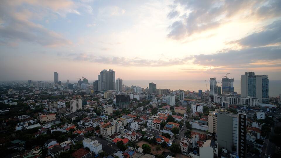 Colombo late afternoon, with views of Kollupitiya and Bambalapitiya suburbs and Laccadive Sea