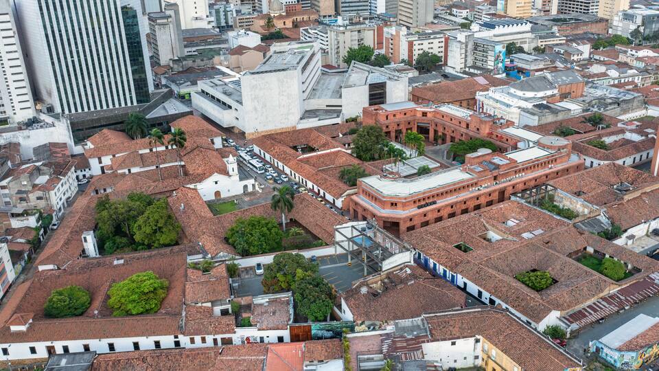 aérea sobre centro oeste de cali colombia