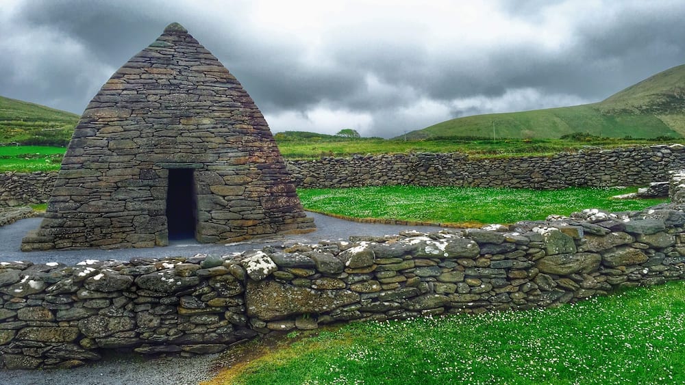 The Gallarus Oratory was the place of worship for early Christian farmers of the area. Shaped like an upside-down boat, the simple dry-stone structure has remained waterproof and in near-perfect condition to the present day without any restoration.
The oratory is made only of local stones fitted carefully together, using no mortar to hold together.
#architecture #roadtrip #Green