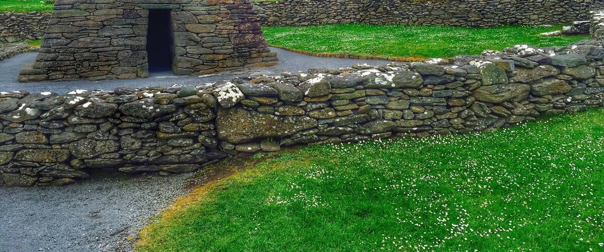 The Gallarus Oratory was the place of worship for early Christian farmers of the area. Shaped like an upside-down boat, the simple dry-stone structure has remained waterproof and in near-perfect condition to the present day without any restoration.
The oratory is made only of local stones fitted carefully together, using no mortar to hold together.
#architecture #roadtrip #Green