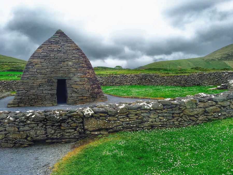 The Gallarus Oratory was the place of worship for early Christian farmers of the area. Shaped like an upside-down boat, the simple dry-stone structure has remained waterproof and in near-perfect condition to the present day without any restoration.
The oratory is made only of local stones fitted carefully together, using no mortar to hold together.
#architecture #roadtrip #Green