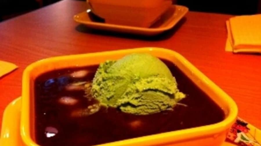 Green tea ice cream w mochi n red bean paste dessert