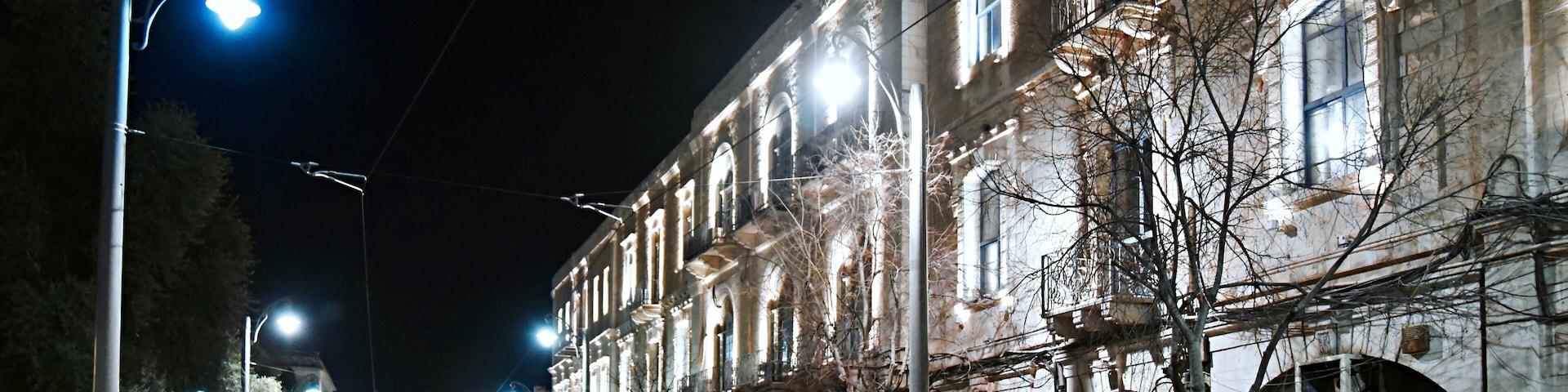 Jaffa Street (רחוב יפו/شارع يافا) is the oldest and longest street in Jerusalem, it crosses the city from east to west, from the Old City walls to downtown Jerusalem. It joins with Ben Yehuda Street and King George Street to form the Downtown Triangle central business district.
Jaffa Street is also a light train runs only street, it will turn to be a pedestrian street on the Sabbath Day, every week.
#Israel #Jerusalem #JaffaStreet #OnTheRoad #SabbathDay