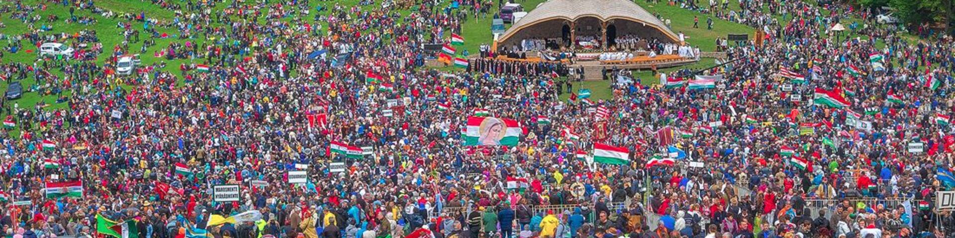 One of the biggest Catholic pilgrimage in Southern Europe! Masses of pilgrims ascend up on this hill to pray to a statue of the Virgin Mary. #alwayswanderlust
What's it all about? Read this: http://www.alwayswanderlust.com/a-pilgrimage-in-harghitas-csiksomlyo/
