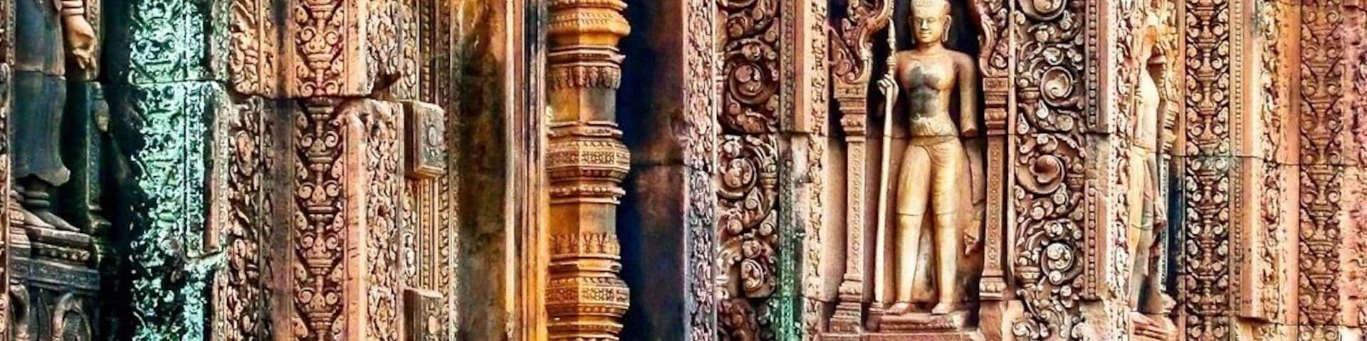 Banteay Srei is a 10th-century Cambodian temple dedicated to the Hindu god Shiva. Located in the area of Angkor in Cambodia. Banteay Srei is built largely of red sandstone, a medium that lends itself to the elaborate decorative wall carvings which are still observable today.
#banteaysrei #temple #cambodia #angkorwat #art #architecture #instone #culture