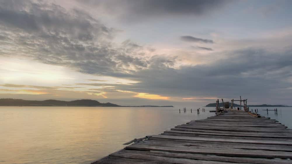 There is just one accommodation in the Island: Nomads Land. All around just the ocean and and small islands with few fisherman. Now that a new highway have been build is getting easier to get to this part of Cambodia. Still the people that get there are not many yet and the Island feels like an untouched paradise.
Here you can find more informations about the island
http://nomadswind.com/cambodia-travel-diary-3-nomads-land-koh-totang-best-beach-gateway/
#travel #cambodia #island #paradise