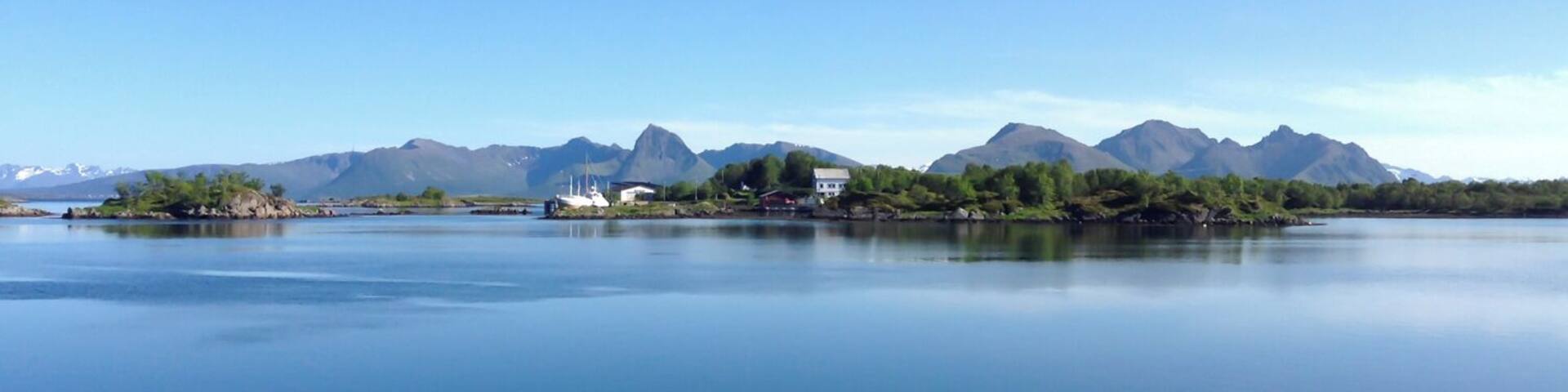 Spent a lovely afternoon sketching on the deck of the Ringstad SjĂžhus.
http://www.regenevieve.com/blog/workaway-family/