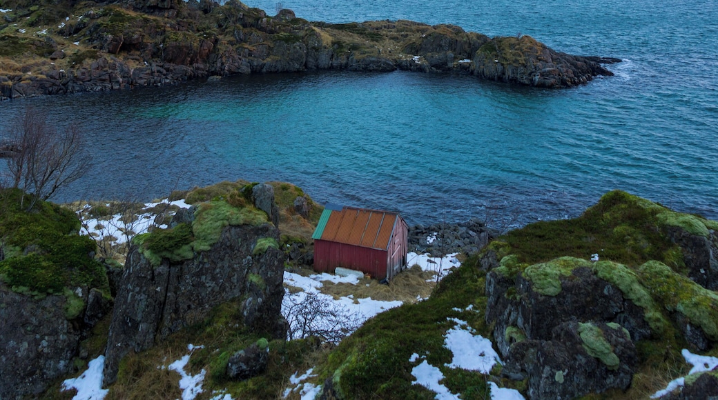 Invisible from the road, I found this little shack while running around like a chicken with my head cutoff taking pictures of everything, a common theme of my Lofoten adventure. Unfortunately just as common, this was yet another 5 minute side of the road stop with no chance to take my time or even grab my tripod. #BVSquad #BVSBlue