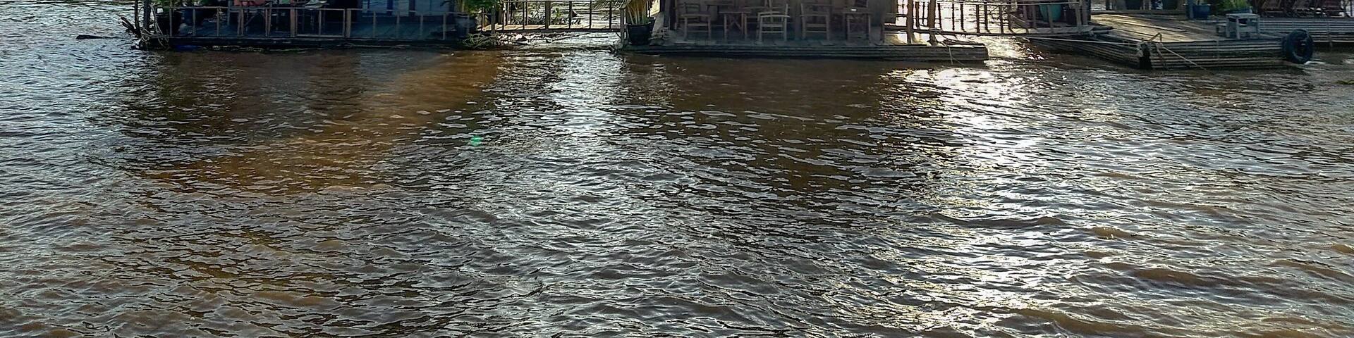 The luxurious private suite on the river Mekong in #PhnomPenh was our home for one night.
#EatTravelLiveRepeat #Cambodia #ETLRWithArnav