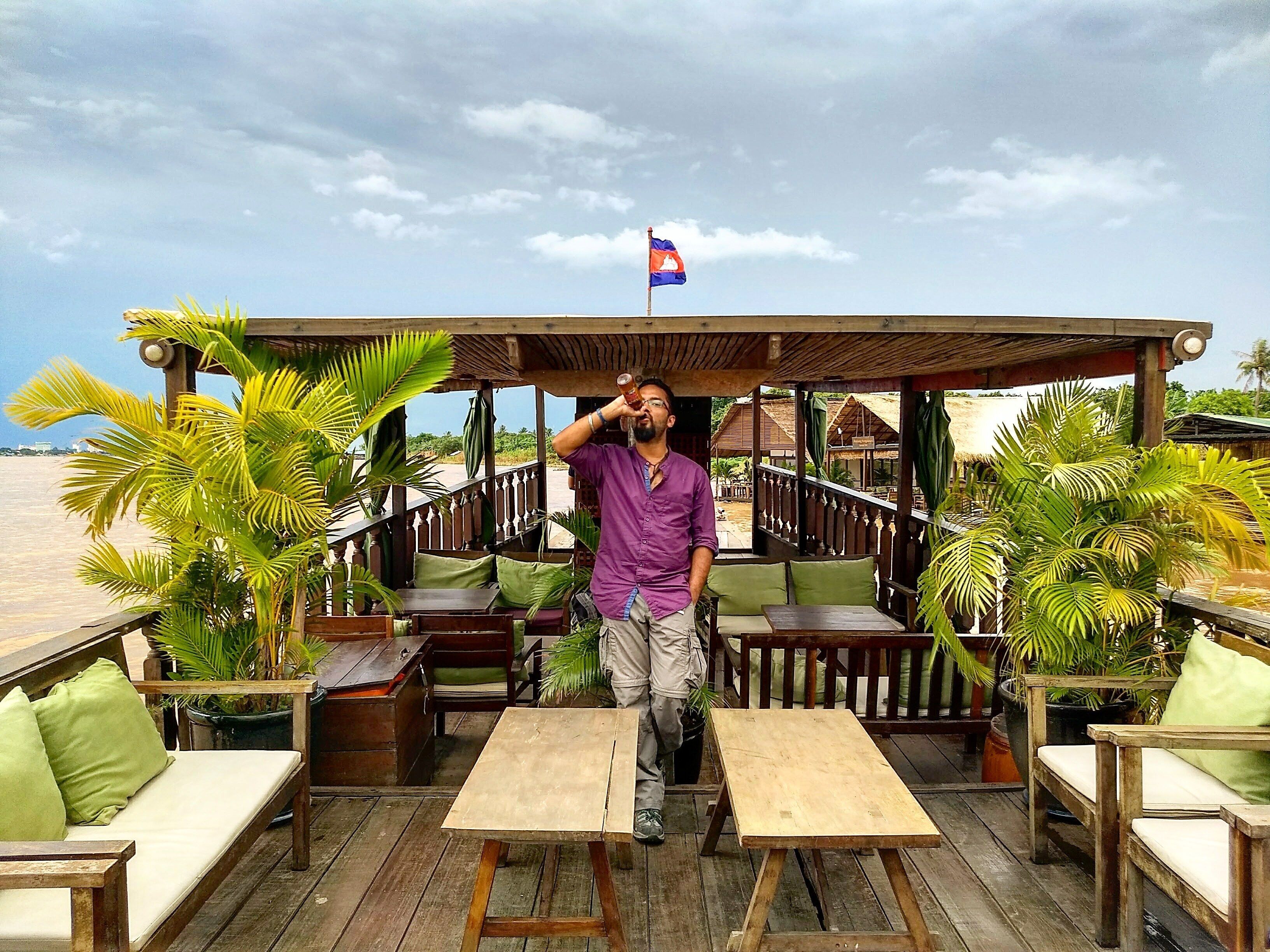 Enjoying a beer while enjoying the #PhnomPenh skyline

#EatTravelLiveRepeat #ETLRWithArnav #Cambodia