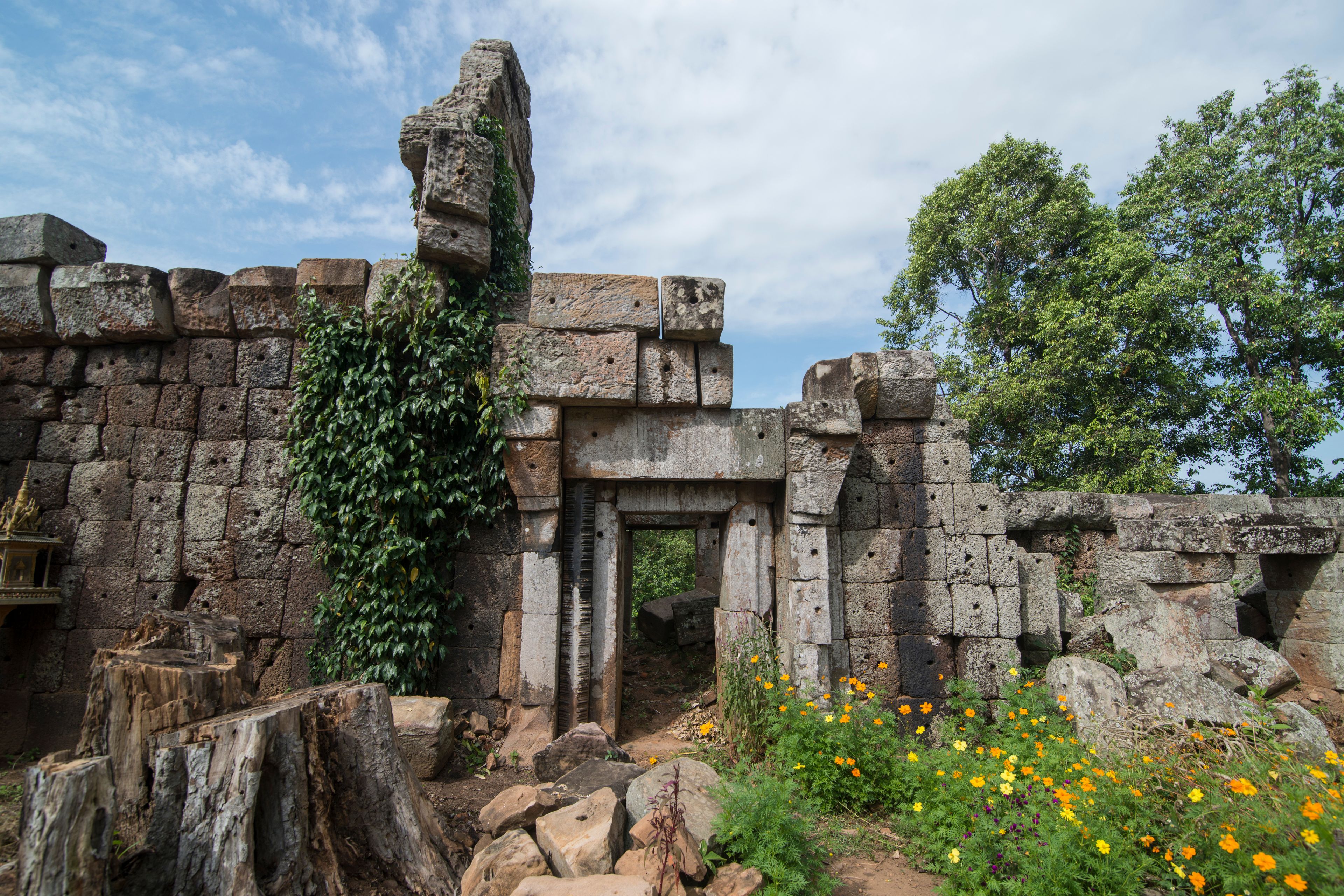 CAMBODIA BATTAMBANG WAT EK PHNOM TEMPLE