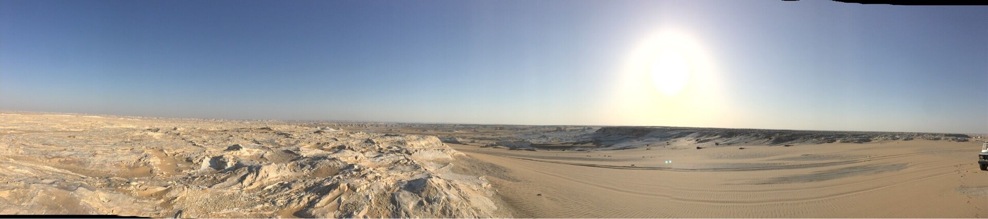 Panorama of the White Sahara. Believe it or not but it was cooler here than in El Cairo!