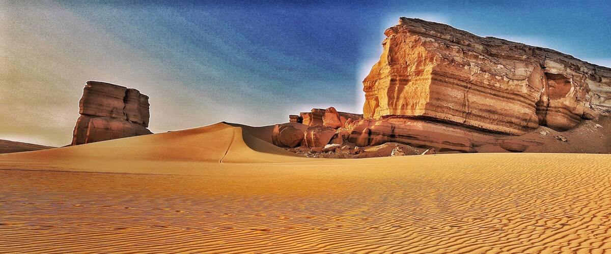 The sand dune and crazy waves, tranquility and calmness all in one
