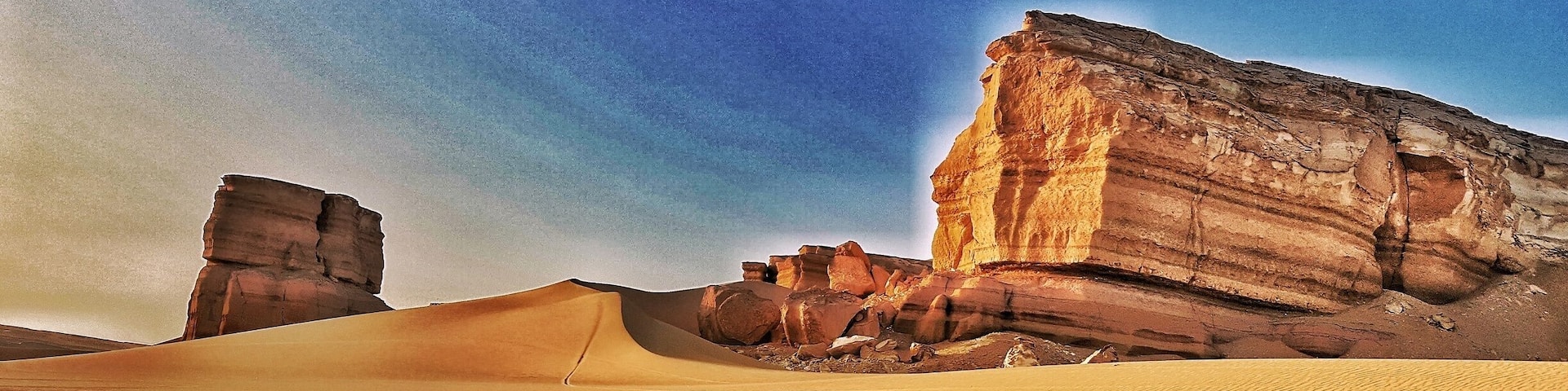 The sand dune and crazy waves, tranquility and calmness all in one