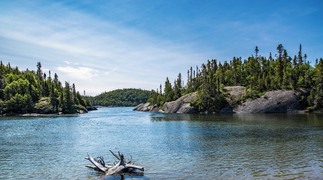 beautiful breathtaking scenery of lake superiors north shore