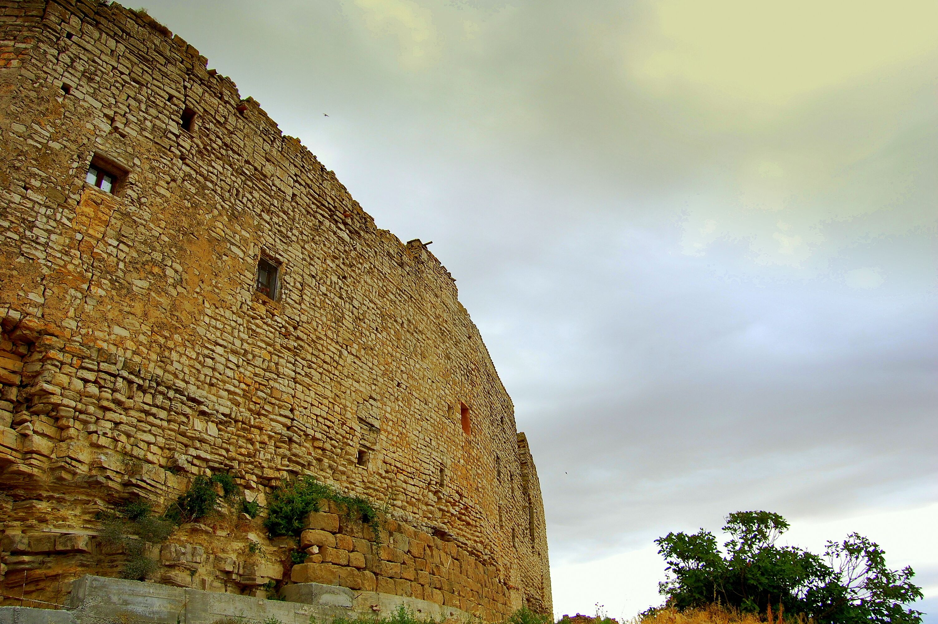Recinte de Montfalcó Murallat (les Oluges)