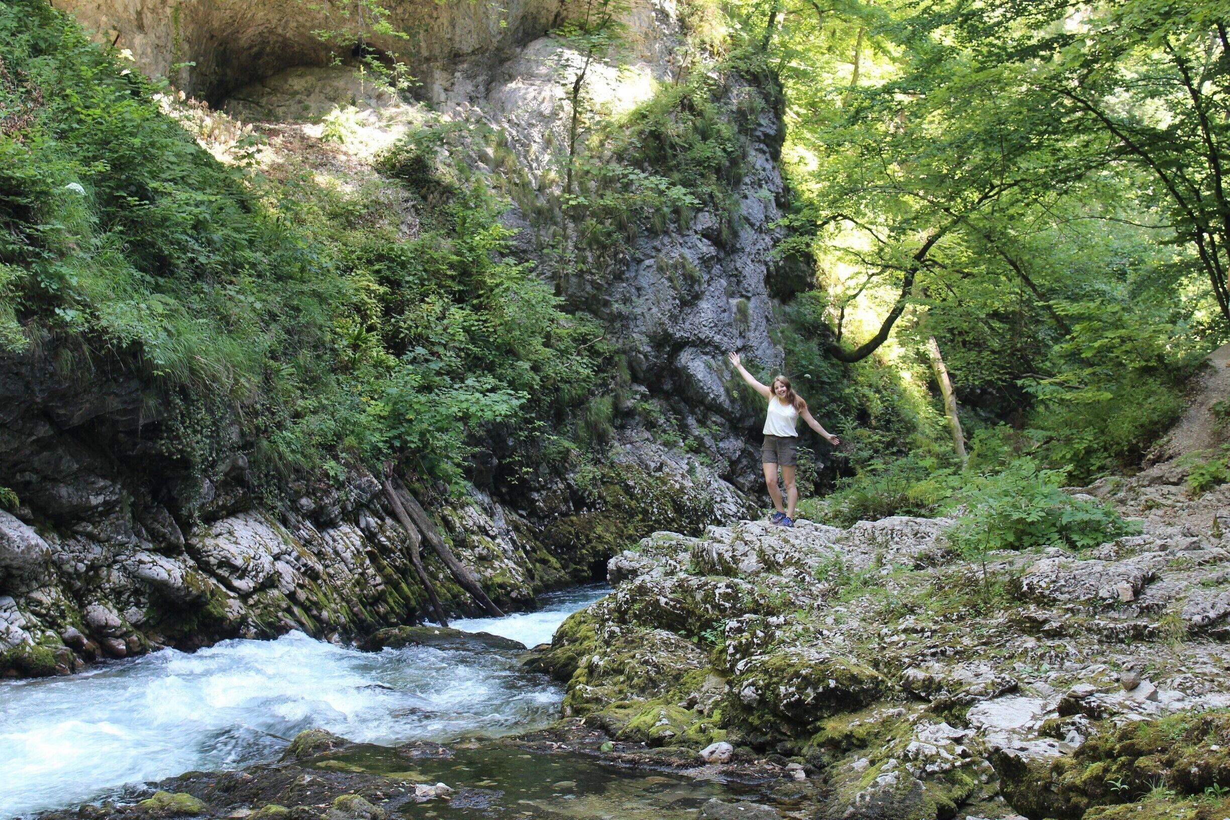 You're able to see endless beautiful waterfalls here. Walking over wooden paths makes it even more fun. The walk takes about 45 minutes until you're at the end. Make sure that at the end of the trail you get downstairs to the photo view stop, that is really worth it!