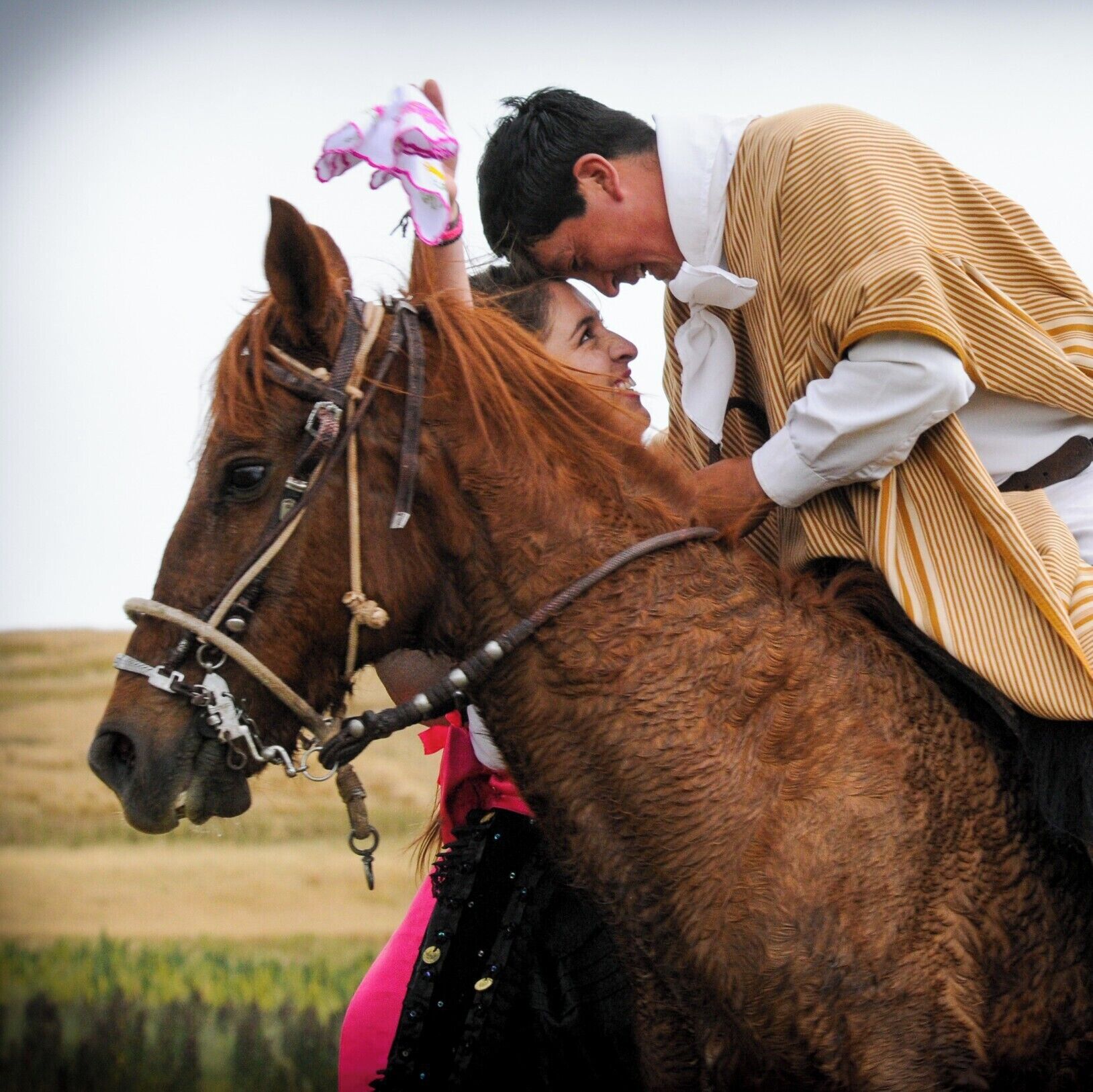 During a Picnic lunch at the Lake we were honored with a famous Peruvian Paso Horse Demonstration. 

These talanted people gave an authentic Peruvian Horse Show in a fabulous exhibit of elegant precision, skilled horsemanship and dance.