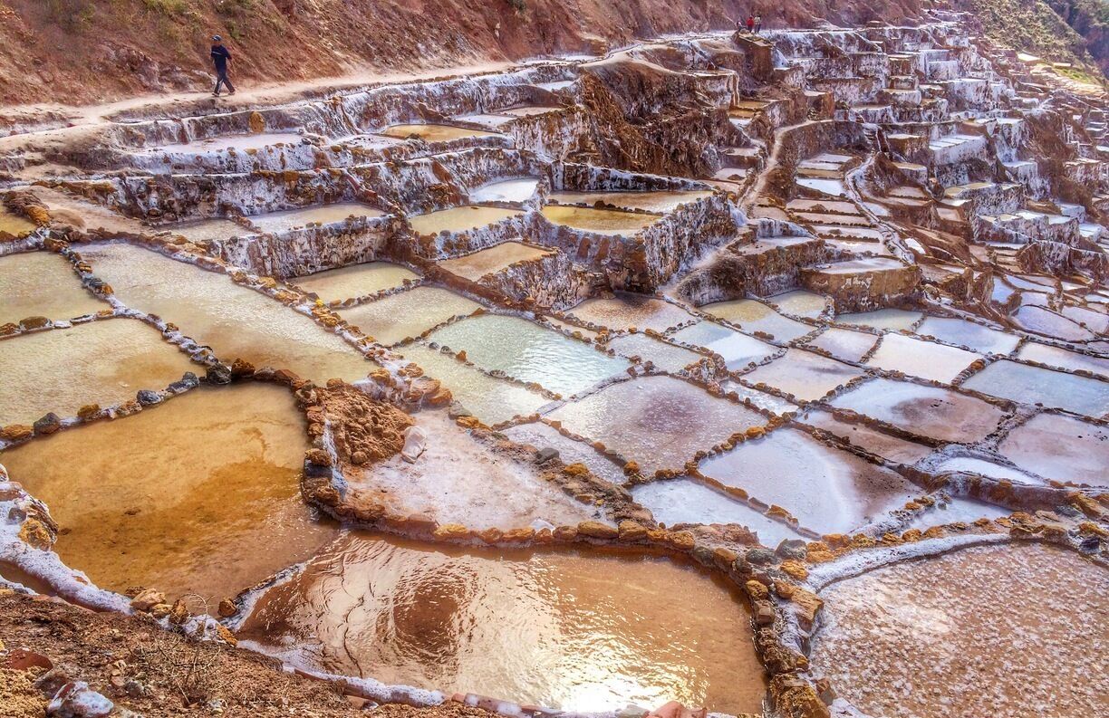 This is an interesting and fun trip combined with visiting Moray nearby ( I recommend Moray first). We started at the market at the top and bought some Maras salt to take home, then we walked the entire rim of the salt mines...wear grippy shoes as the path is narrow in places. Then we followed the path down to the bottom of the canyon, around the side of the mountain to your right, crossed the bridge which was where our driver picked us up. Probably a 2 mile hike. 