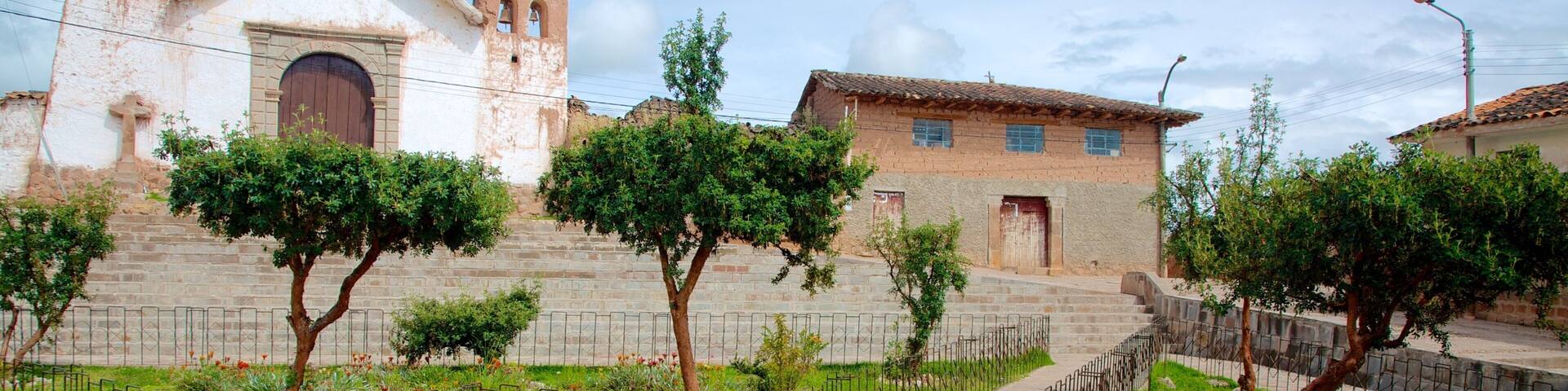 Cusco which includes a garden
