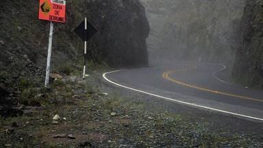 As I was biking down The Andes, on my way to Aguas Calientes, I entered this foggy and dangerous landslide area and I just HAD to take a photo of it and send it to my mom.
#TroverDetour