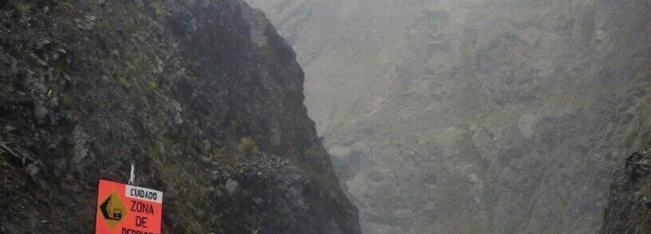 As I was biking down The Andes, on my way to Aguas Calientes, I entered this foggy and dangerous landslide area and I just HAD to take a photo of it and send it to my mom.
#TroverDetour