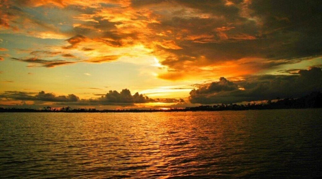 I don't know if it was because I was on the equator in December in the Peruvian Amazon, but traveling on a boat with Aqua Expeditions showed me #goldenhour light unlike any I've encountered anywhere! Not to mention lush jungles, amazing wildlife, and new Amazonian cultures and people.#colorful