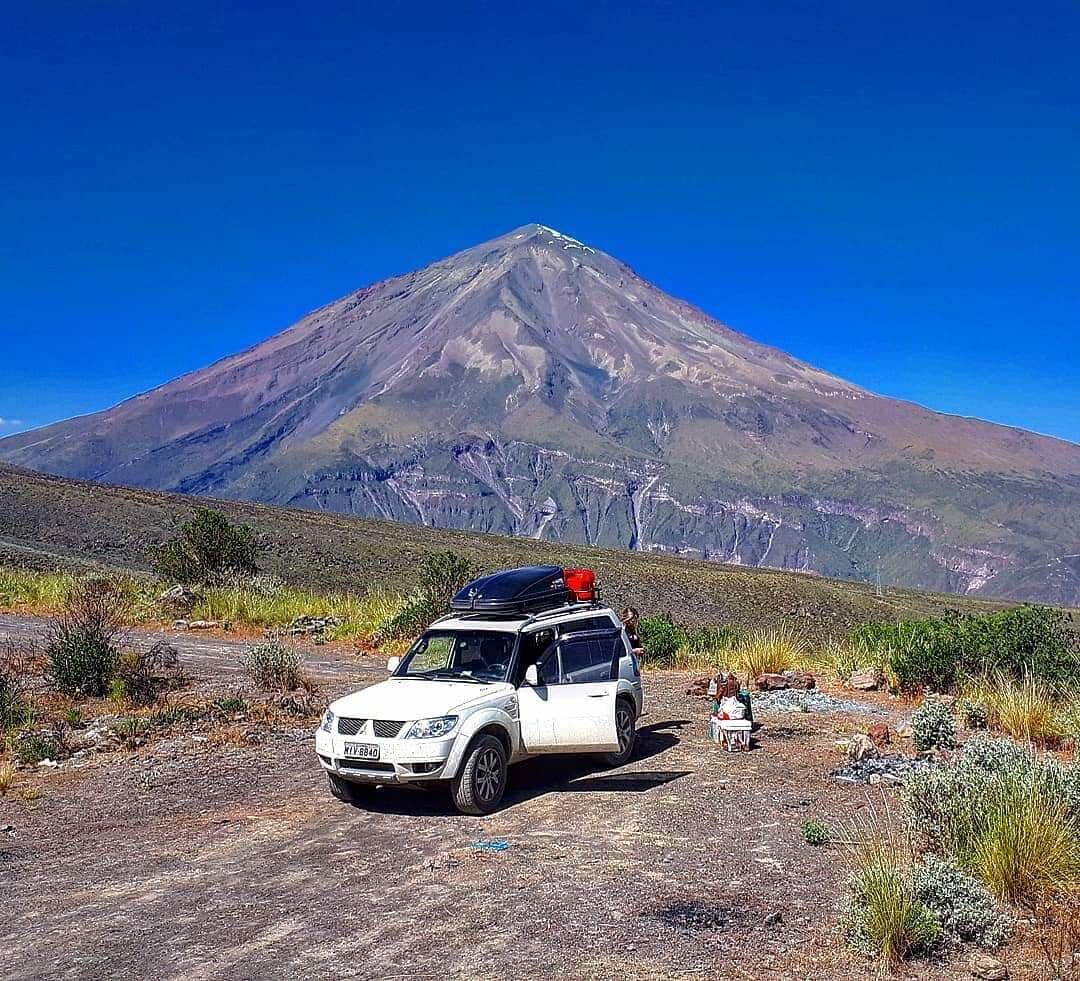 Vista do Vulcão Misti na região de Arequipa, Peru. Este local onde paramos para fazer um lanche fica na Ruta 109, é um trecho secundário para quem segue viagem para Chivay e prefere um trecho offroad com mais aventuras.