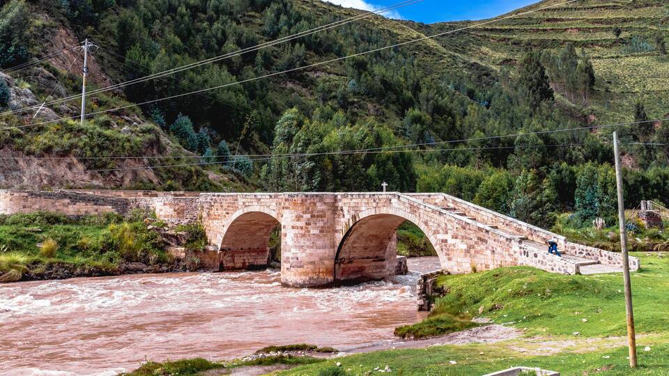 puente colonial peru