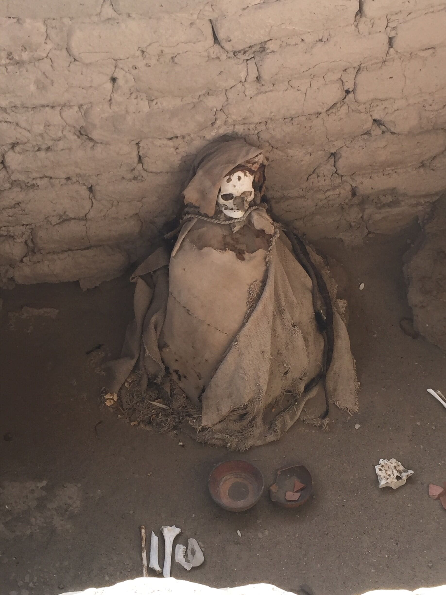 The cemetery is amazing and sad a must see in Nasca 