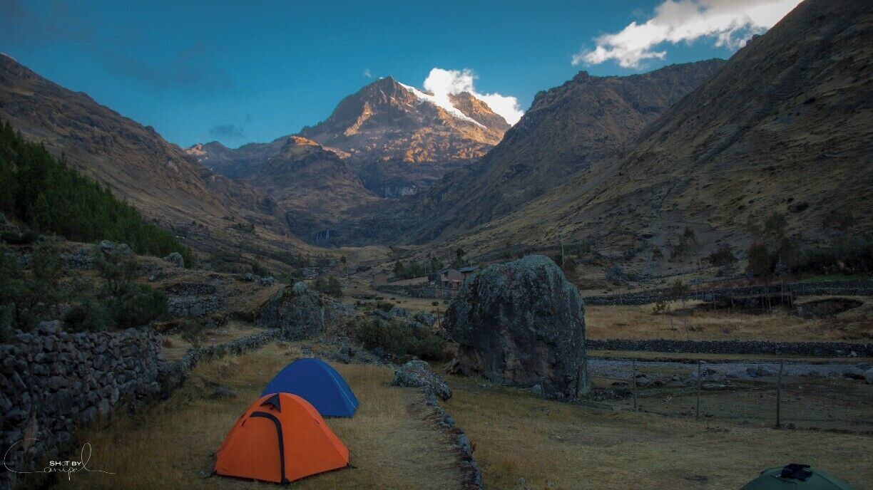 Sleeping at the foot of Nevado Sirihuani. #hiking