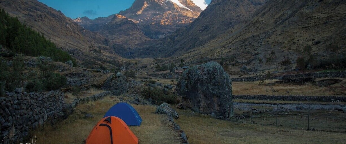 Sleeping at the foot of Nevado Sirihuani. #hiking