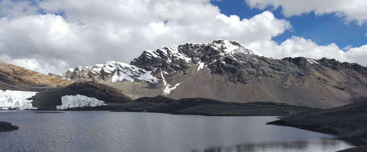 A glacier lake with a mountain in the background.