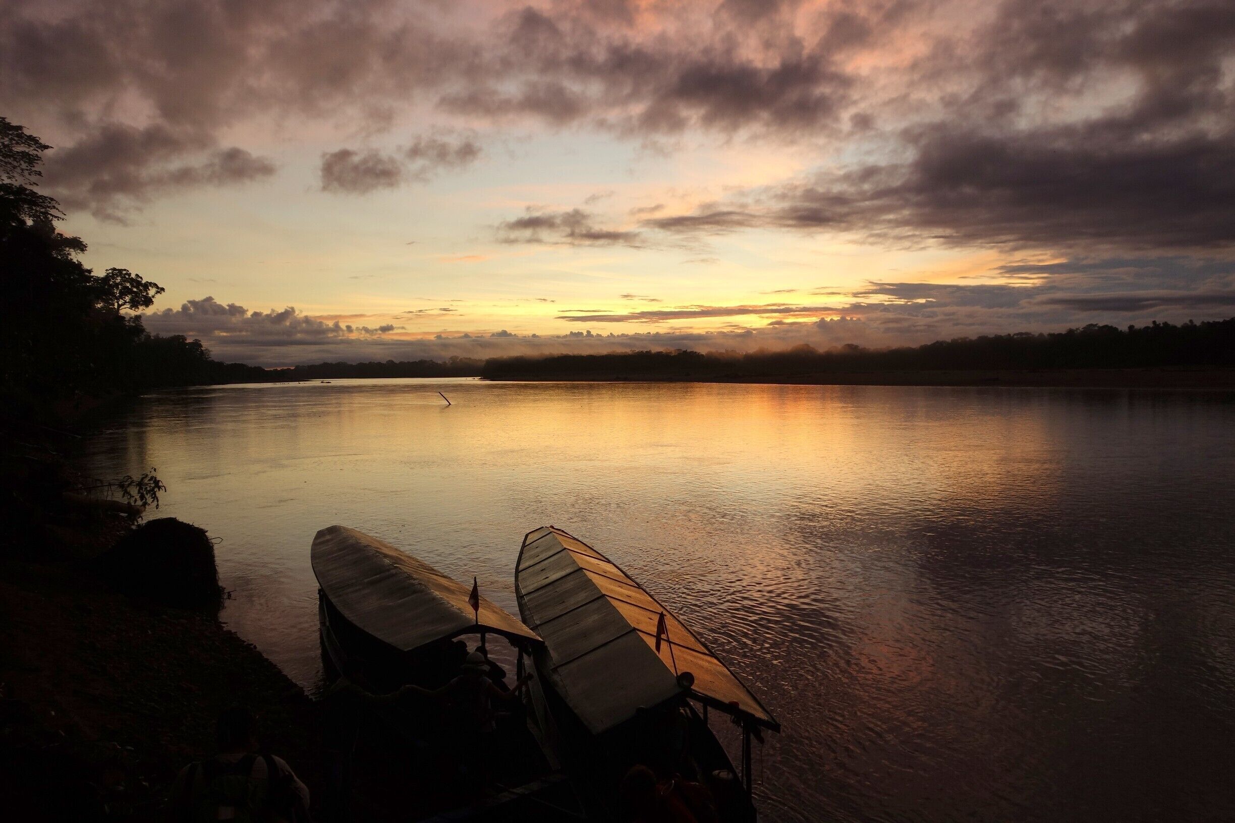 Sunrise at the Tambopata Research Center in the Peruvian Amazon rainforest. Cannot wait to be back there! 

#tambopata #peru #rainforest #travel #sunrise #rivers #river #welovetoexplore