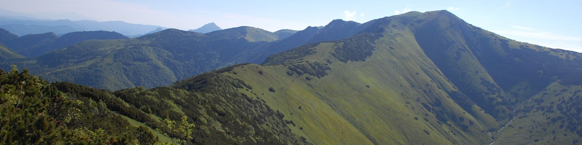 View from Stratenec (1513 m) looking east along the ridge to Malý Kriváň (1671 m)
#hiking #nature #nationalpark #greatoutdoors