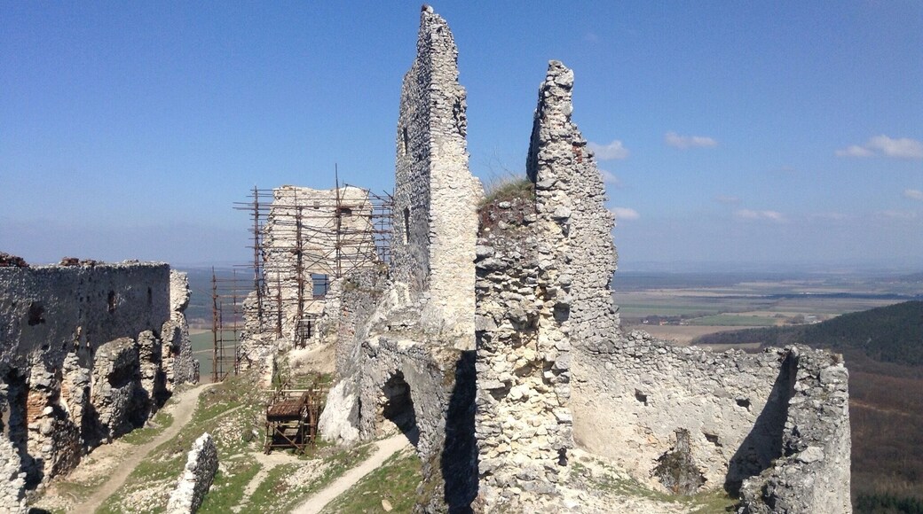 Plavecký hrad was built in the 13th century on the western slopes of the Little Carpathian Mountains. Exploring the ruins provides excellent panoramic views. Nice place for a picnic!
Nearest town is Plavecké Podhradie, which is a 30 minute hike.
#malekarpaty #hiking