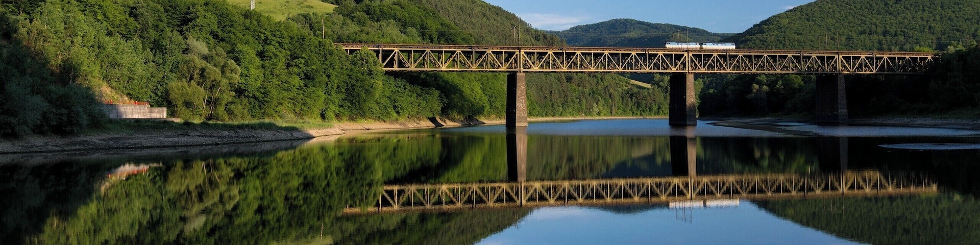 Blue reflections
Very photogenic location especially in autumn. This was shot at summer, the reflection on calm water cough my attention, waited for a train and bam! Do you like it? :)
You can go there by car, its right next to water dam.
#bvsblue