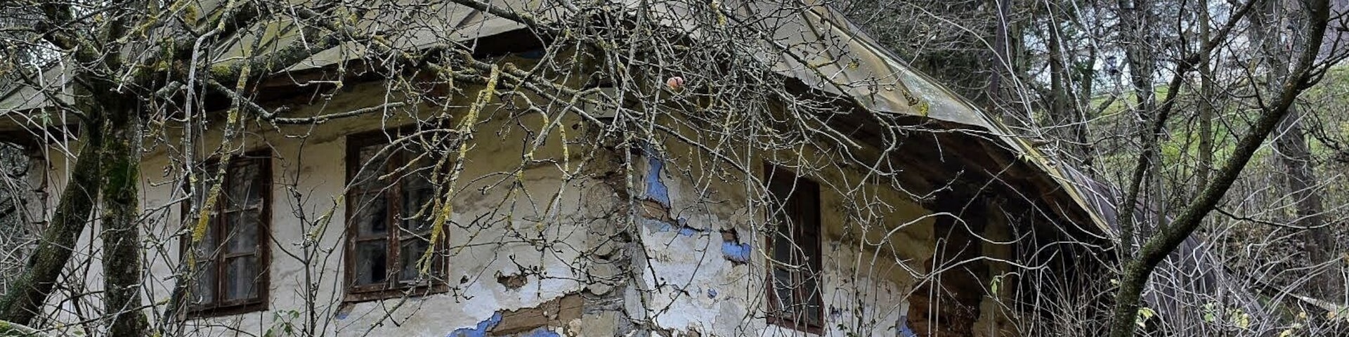 Abandoned old house in Hačava, a village in the Košice Region of eastern Slovakia.
#Abandoned
#LifeAtExpediaGroup