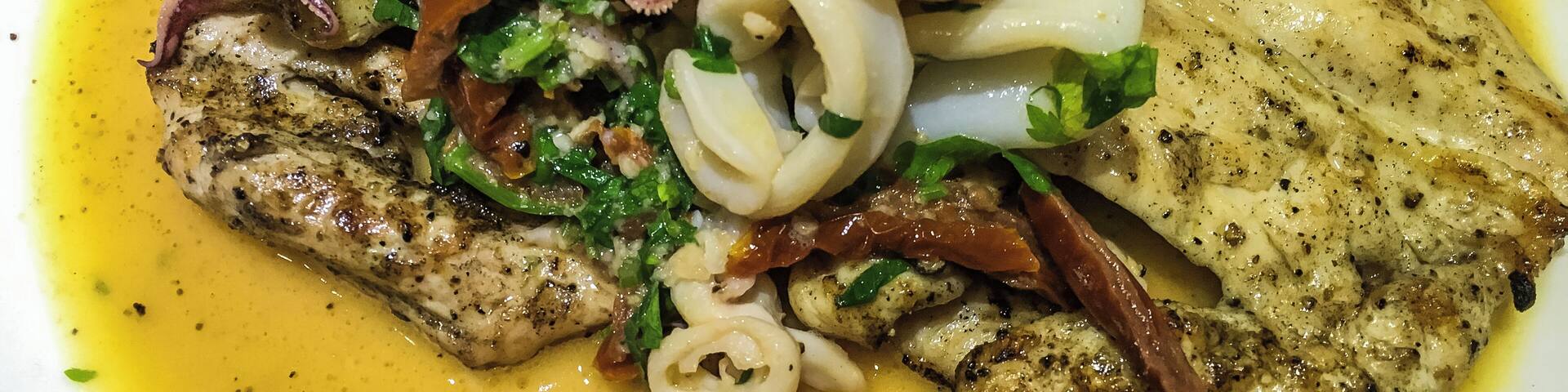 In Sderot, one hour drive from Tel-Aviv and around one and half hour drive from Jerusalem, you will find my first hidden gem in Israel: Sins!
Located behind a neglected gas station in a scrubby shack, you wouldn't say that Sins would be an interesting place to eat at.
However, the service and food were perfect. Some of the best seafood dishes I had on my trip to Israel! #GoodEats