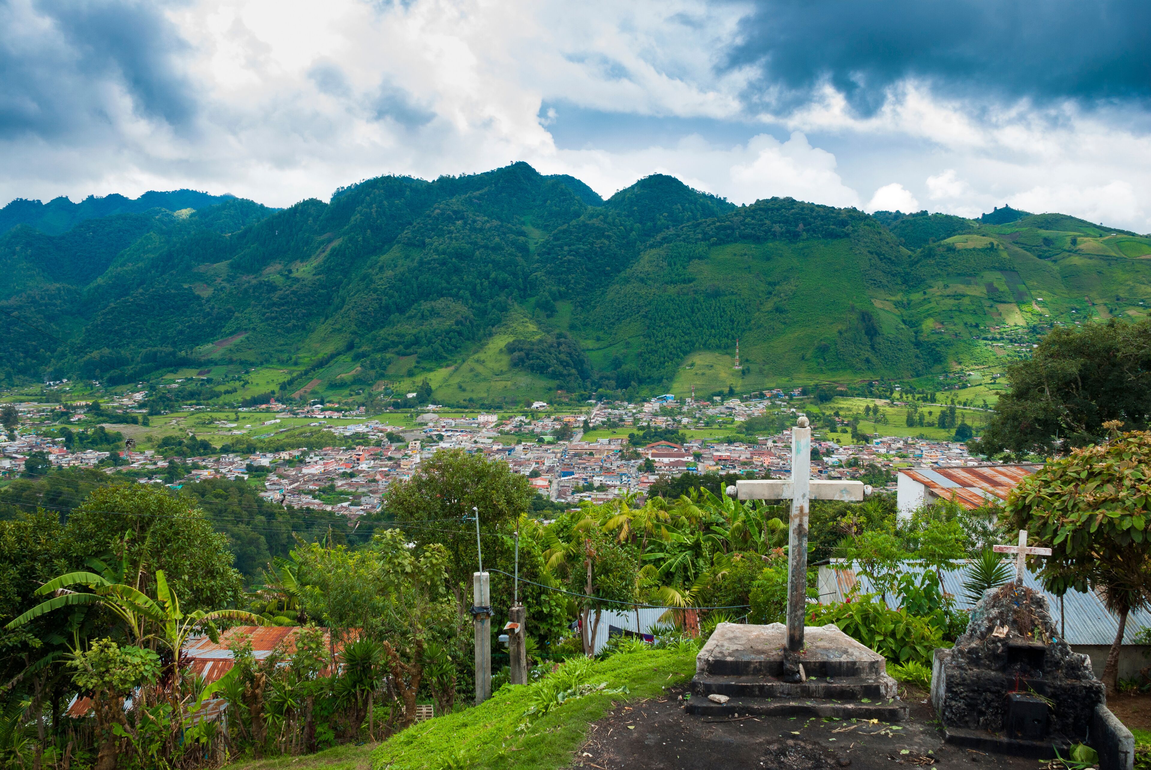 Mountain in Baja Verapaz, Tactic, concrete cross, religious syncretism, Mayan worship.