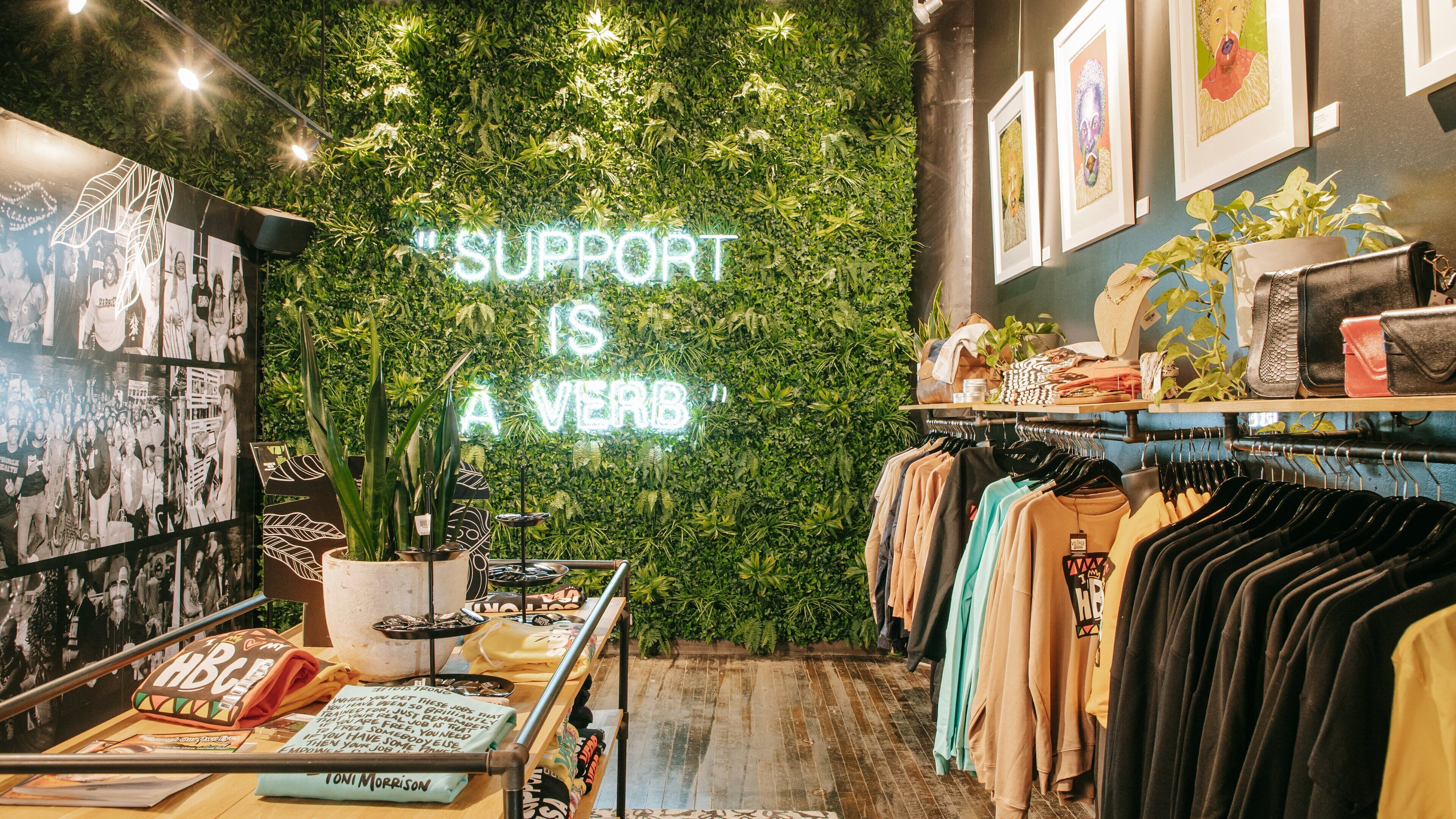 Ponce City Market showing interior views, shopping and signage