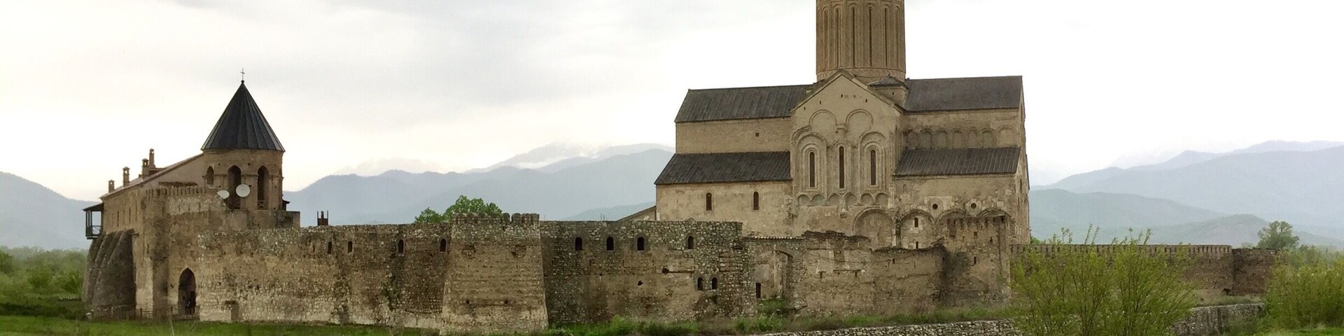 Alaverdi Monastery is situated 20km North-West of Telavi. The 56m high St. Georges Cathedral was built in the 11th century and was the highest building in whole Georgia at its time. The dimensions also today are impressive.