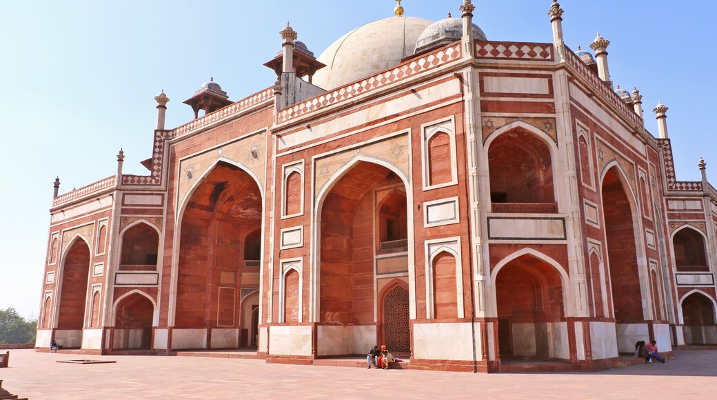 Mughal Emperor Humayun tomb in New Delhi, India was commissioned by his wife Bega Begum in 1569-70, designed by Persian architect Mirak Mirza. Many Mughal rulers lie buried here.