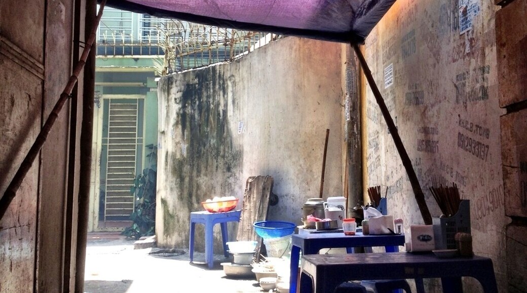 Presentation isn't much of a concern for street vendors. The food speaks for itself.