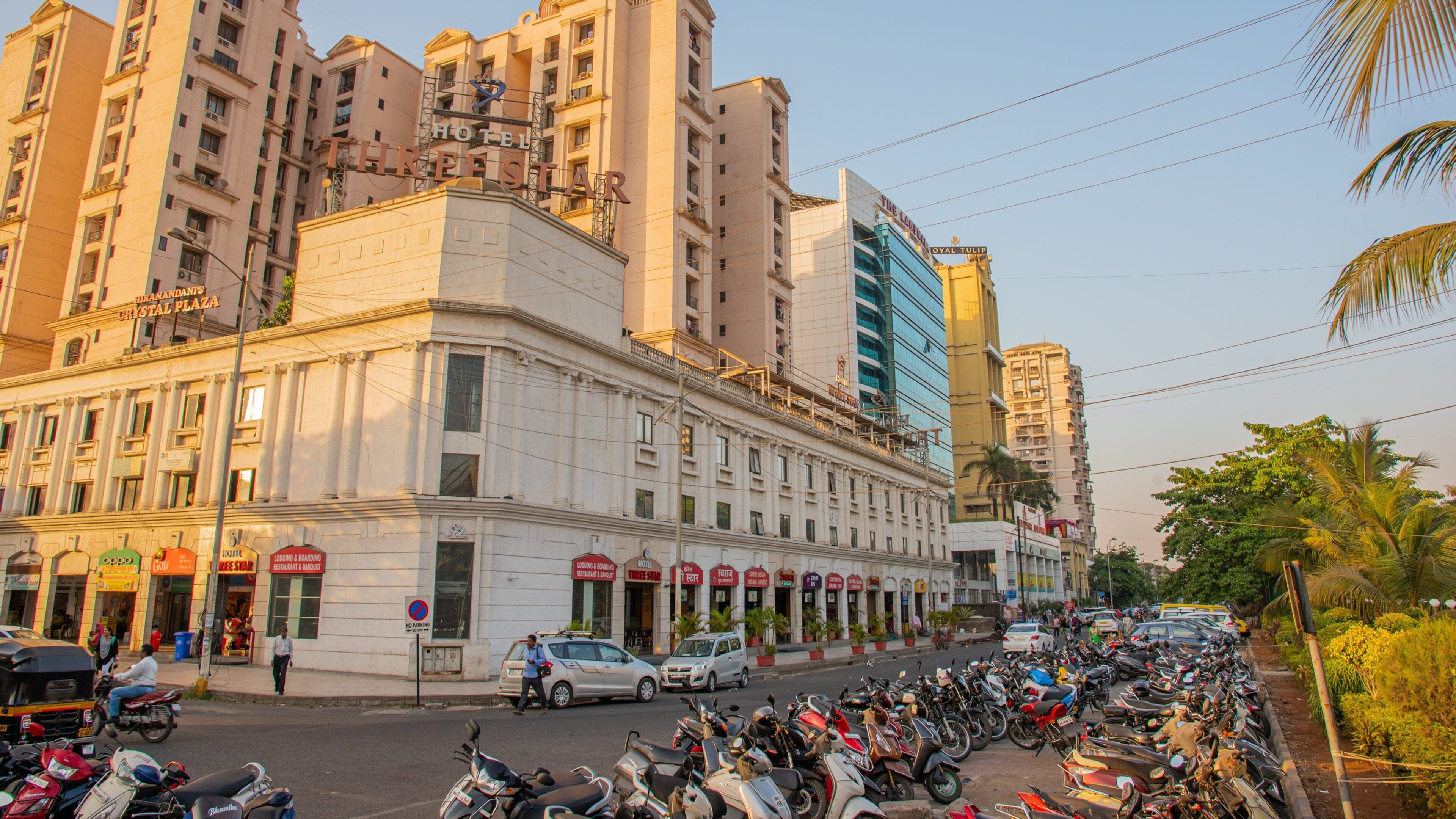 Kharghar featuring street scenes