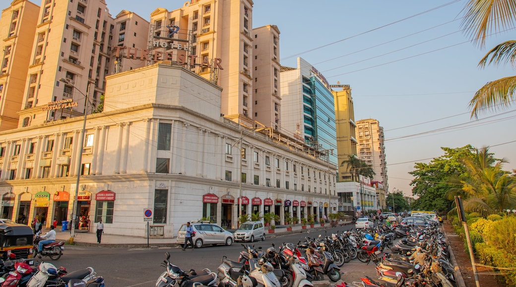 Kharghar featuring street scenes