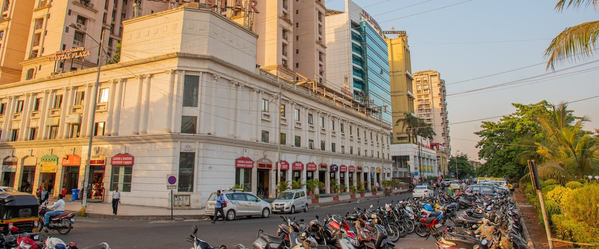 Kharghar featuring street scenes